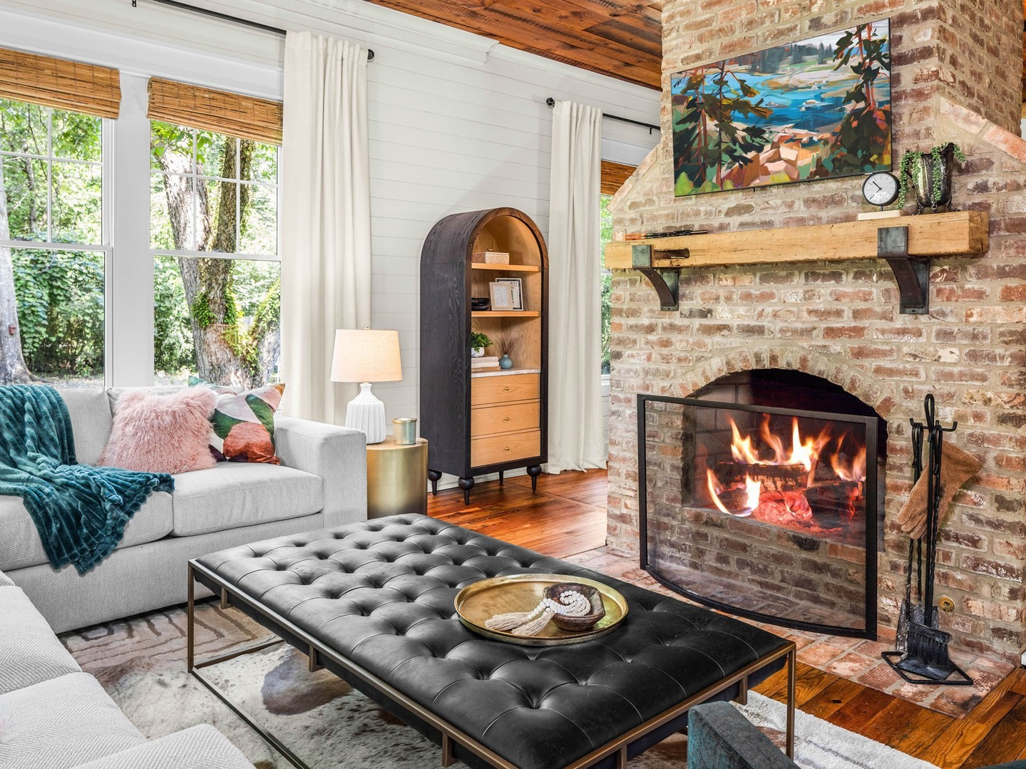 20 Long Narrow Living Room Ideas to Make It Feel Wider » ComfyIdeas.com