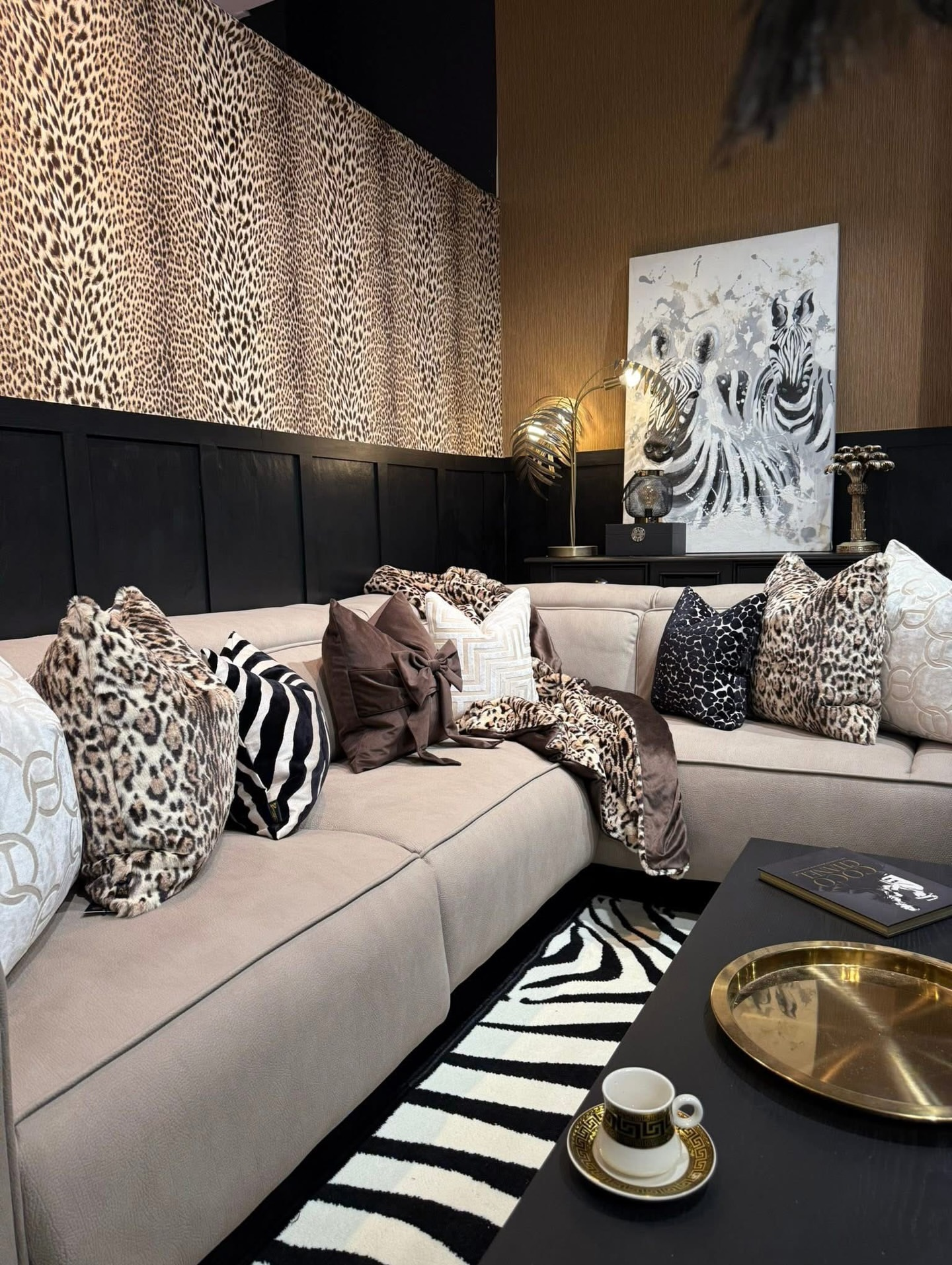 25 Baddie Living Room Ideas » ComfyIdeas.com