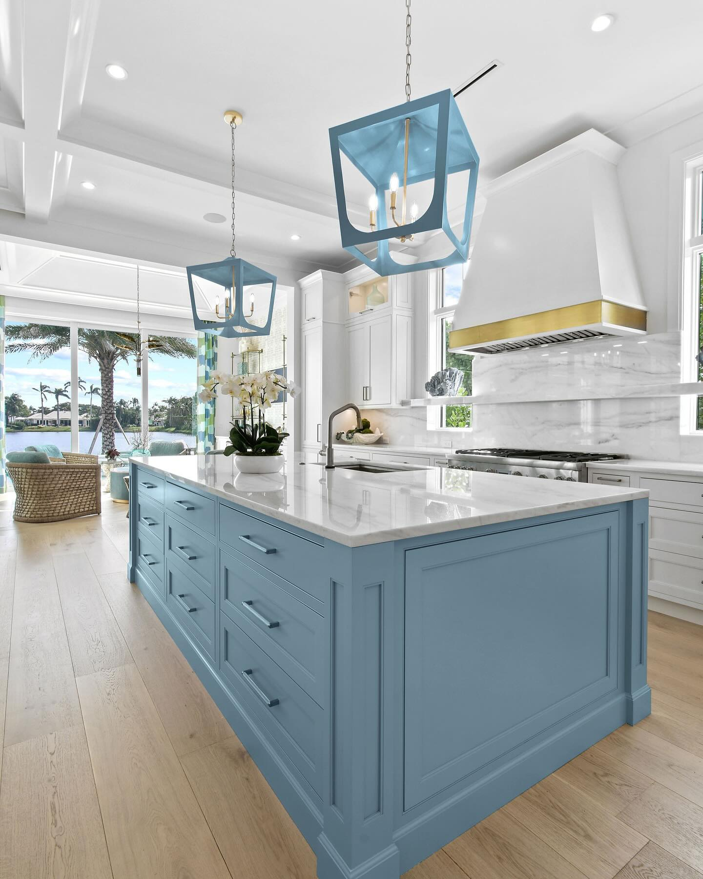 20 Coastal Kitchen Ideas to Bring the Beach to Your Home