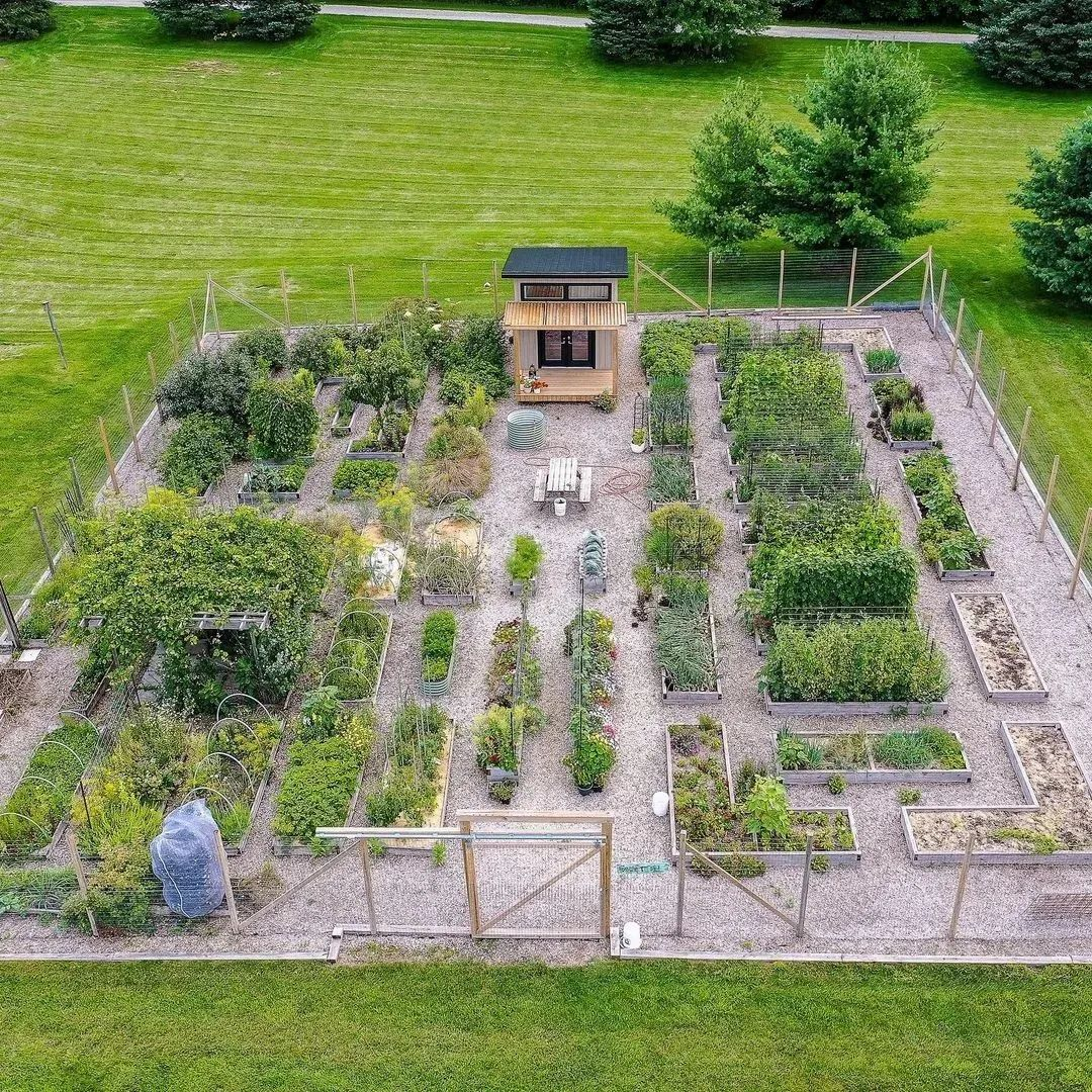 23 Garden Layout Ideas for Vegetables and More » ComfyIdeas.com